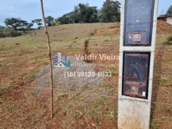 Essa maravilhosa área está disponível por apenas R$320.000,00 à vista! Um valor incrível para um terreno com tantas vantagens e potencial. oportunidade única de adquirir terreno em Porangaba