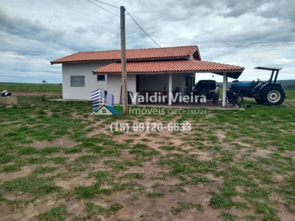 Segundo imóvel exclusivo para os funcionários. Casa com boa localização no interior da propriedade, dentro da fazenda completa em Jauru.